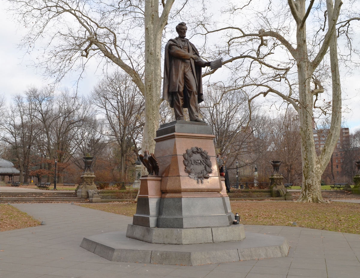 lincoln_concertgrove_statue.jpg