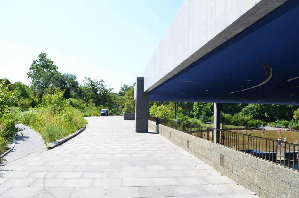 Wide shot of Lakeside Roof Garden